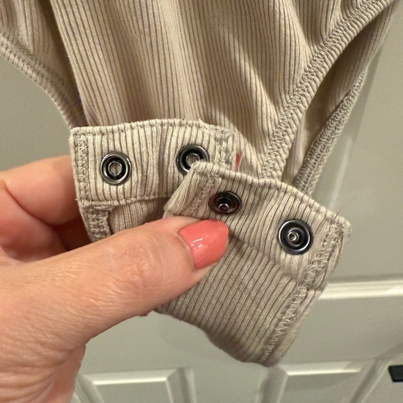 Wishlist sleeveless Beige Ribbed Bodysuit snap bottom tank ribbed small - Picture 5 of 6